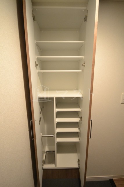 玄関　※建物内別間取参考写真