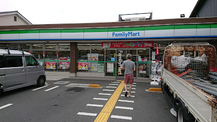 コンビニ　ファミリーマート 江坂町二丁目店（コンビニ）まで1348m