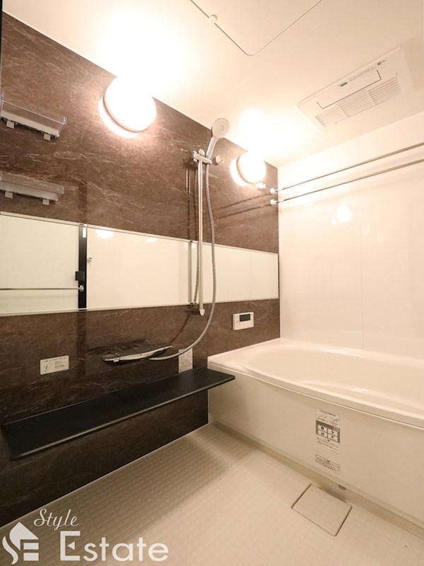 バス・シャワールーム　バスルーム