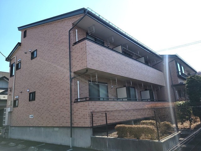 建物外観　共用通路、駐車場はロードヒーティング