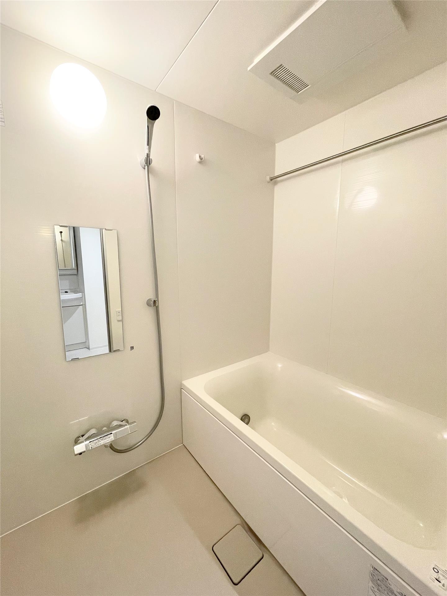 バス・シャワールーム　浴室乾燥機・追い焚き機能付き