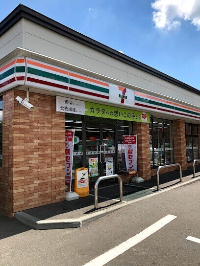 コンビニ　セブンイレブン札幌南郷通5丁目北店（コンビニ）まで663m