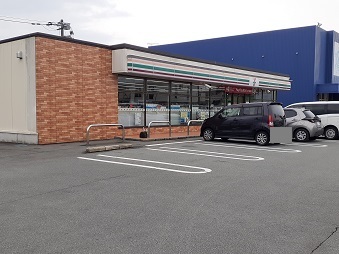 コンビニ　セブンイレブン　山鹿鹿校通店（コンビニ）まで1100m