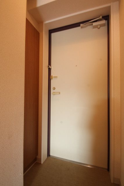 玄関　同建物別号室の写真です。