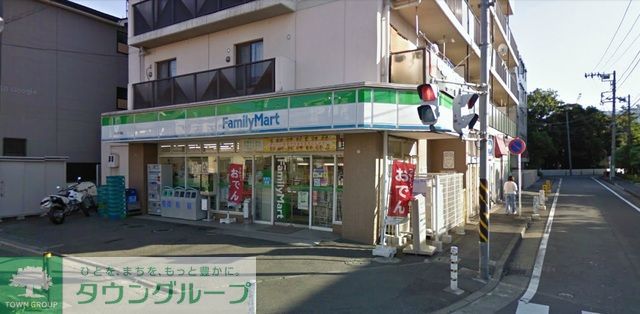 コンビニ　ファミリーマート東古市場店（コンビニ）まで320m