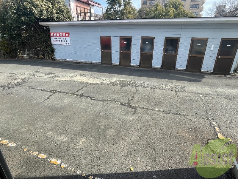 バルコニー　一階なのでそのまま外に出られるようになっています。