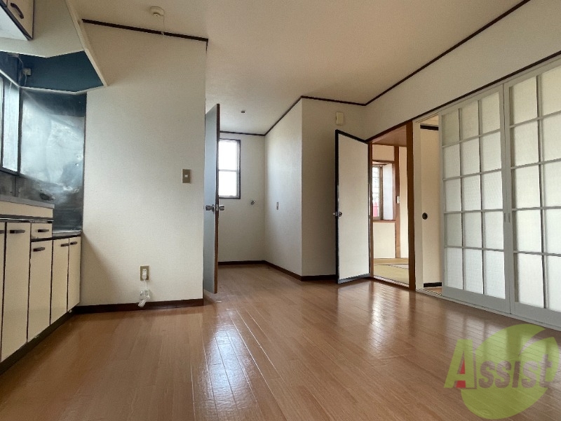 玄関　玄関から撮影しました。キッチンのスペースも広く感じました。