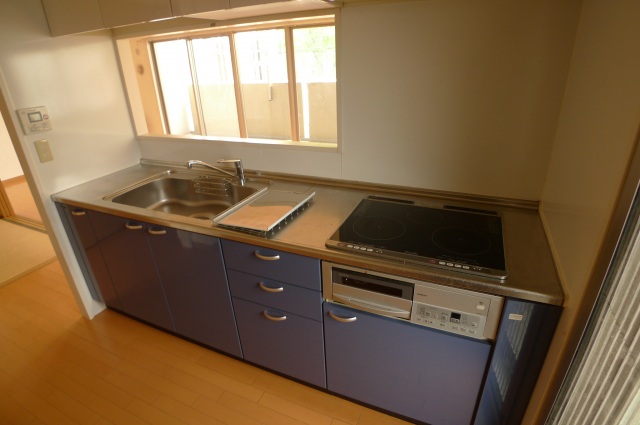 キッチン　電気温水器給湯