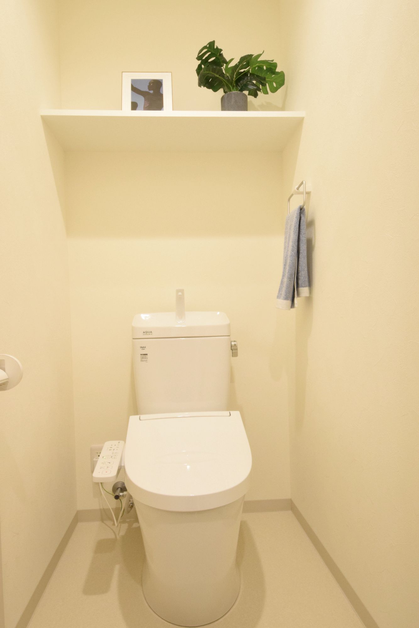 トイレ　室内モデルルーム仕様です。家具・小物等は付属しません。