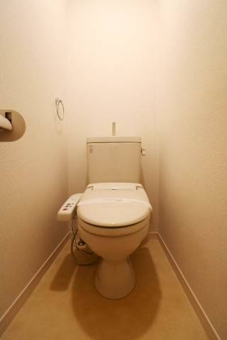 トイレ　ウォシュレット完備です。