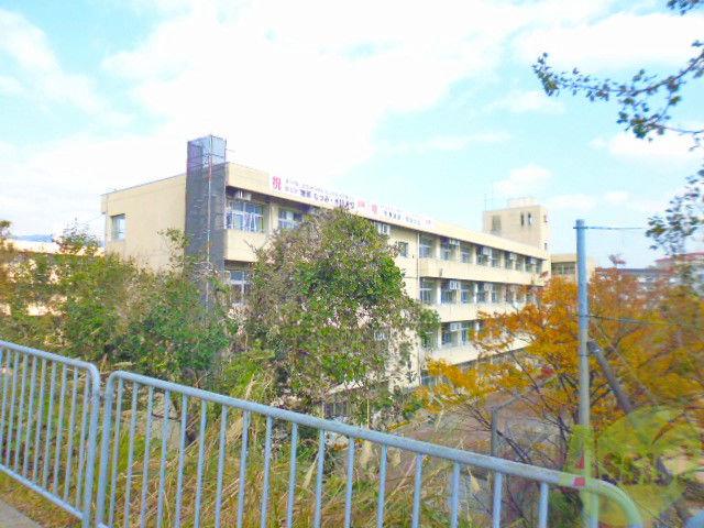 中学校　第六中学校（中学校）まで1040m