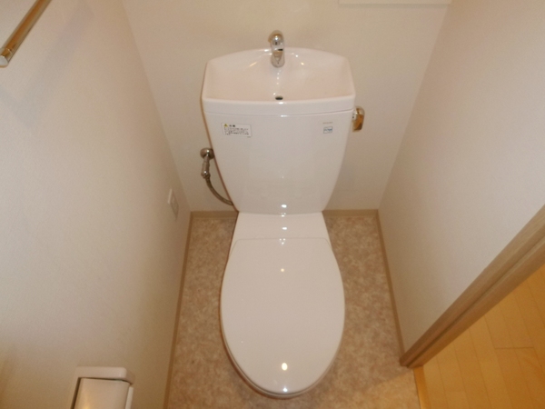 トイレ　掃除のしやすいシンプルなトイレです♪