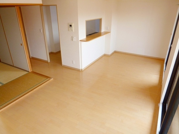 居室・リビング　明るいリビングです♪