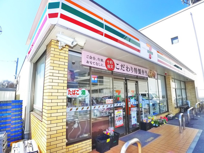 コンビニ　セブンイレブン（コンビニ）まで200m