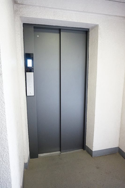 その他設備　エレベーター完備の7階建マンション