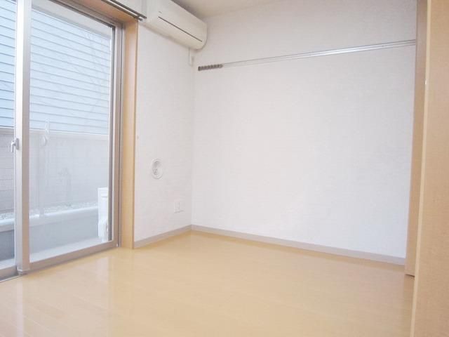 居室・リビング　★洋室6帖・エアコン・床暖房完備★