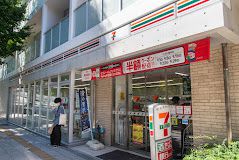 コンビニ　セブン-イレブン 渋谷本町１丁目店（コンビニ）まで157m