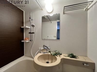 洗面設備　浴室内に洗面台付き！