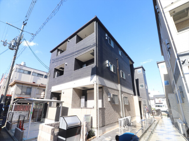 建物外観　落ち着いた色合いの外観です