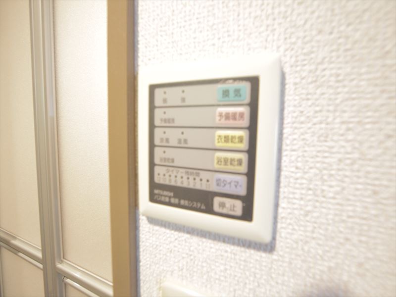 その他設備　浴室暖房乾燥機能付き