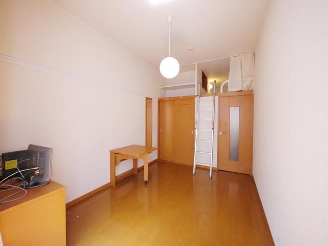 居室・リビング　★家具家電付きです★