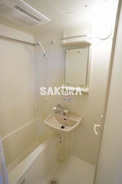 バス・シャワールーム　雨の日でも安心の浴室乾燥機付きです♪