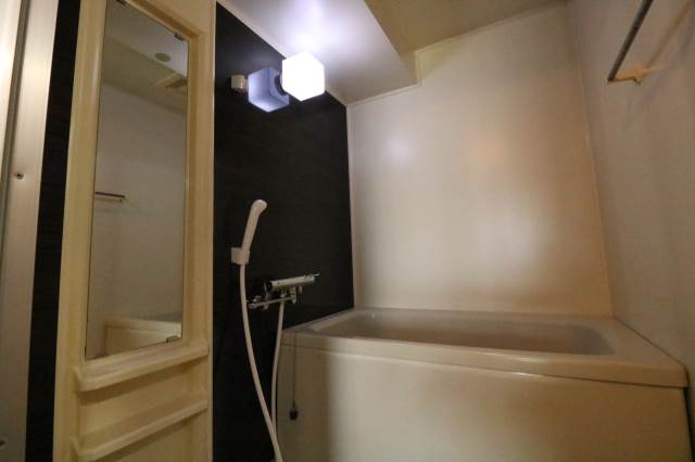 バス・シャワールーム　広めのお風呂です♪