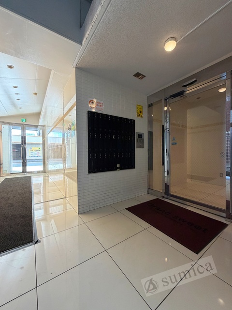 エントランス　明るいエントランスであなたのお帰りをお待ちします＾＾