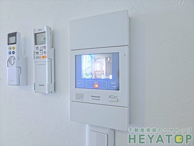 セキュリティ　モニター付きドアホンで安心確認（同仕様写真）