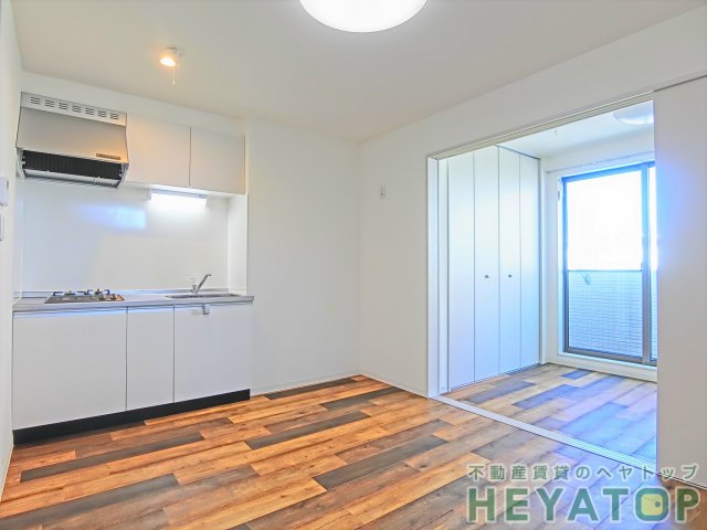 居室・リビング　ＬＤＫ８.３帖と洋室３.６帖（同仕様写真）