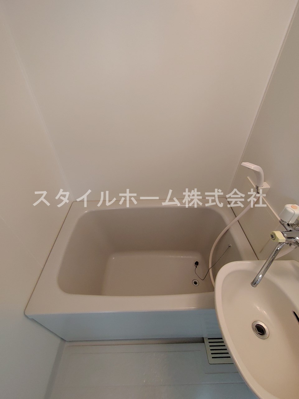 バス・シャワールーム　別部屋写真です。