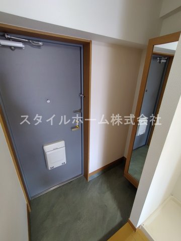 玄関　別部屋写真です。