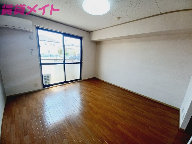 居室・リビング　別部屋参考写真です