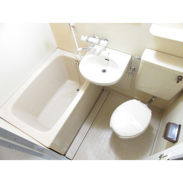 バス・シャワールーム　洗面付きのバスルーム