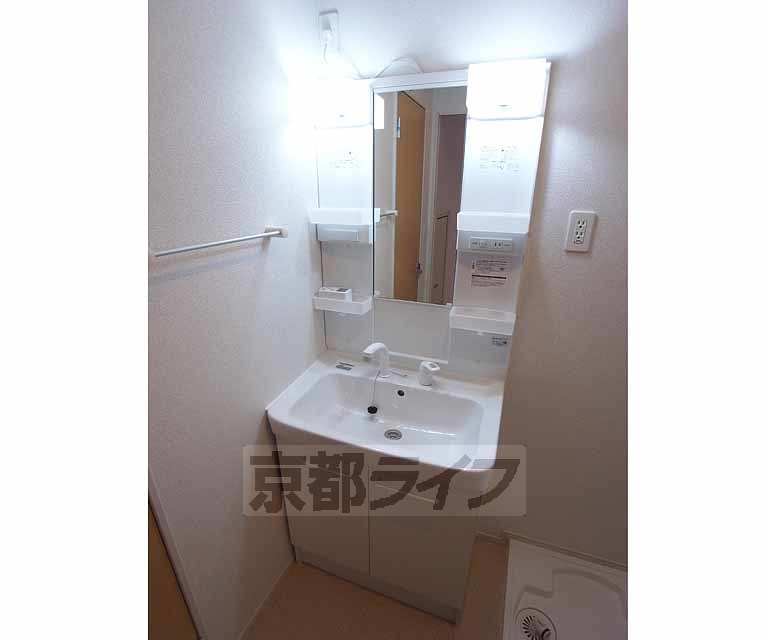 洗面設備　独立洗面台です。