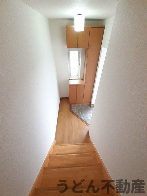 玄関　うどん県のお部屋探しはうどん不動産へ うどんちゃんとLINE