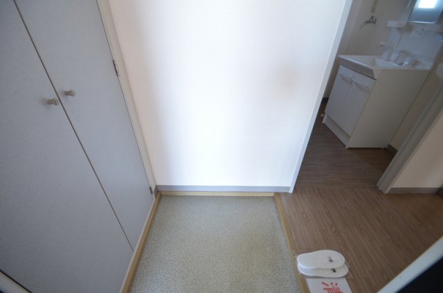 玄関　収納付玄関