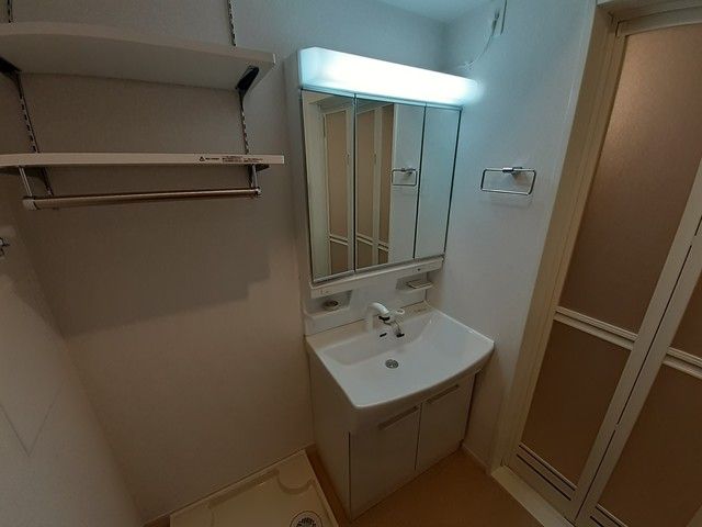 洗面設備　スペースが確保できる洗面所です