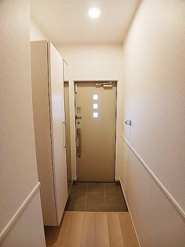 玄関　収納もある玄関です