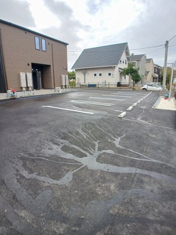 駐車場　駐車場があるので、車を買う予定の方も安心です