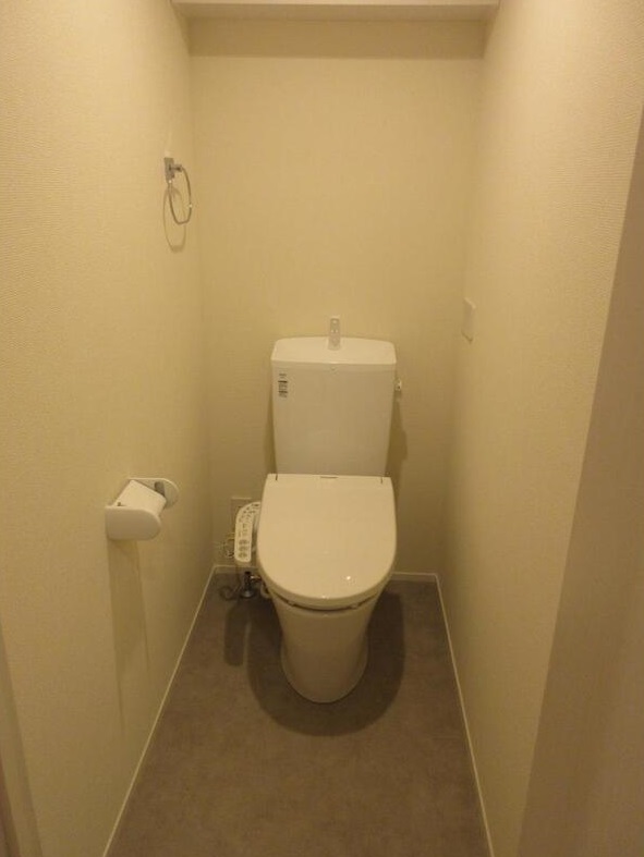 トイレ　温水洗浄便座付のトイレ