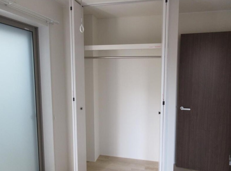 収納　ハンガーポール付のクローゼット