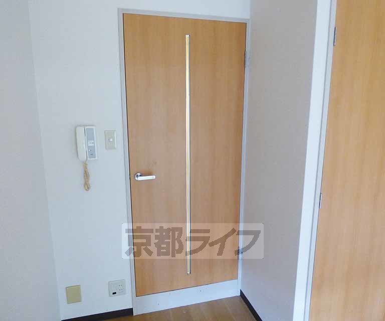 その他設備　綺麗なドアです。