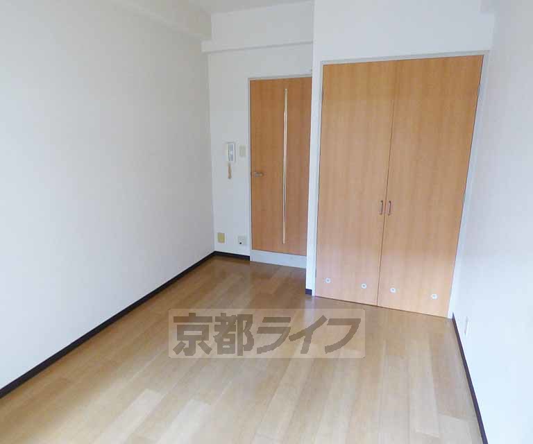 居室・リビング　綺麗なフローリングです。