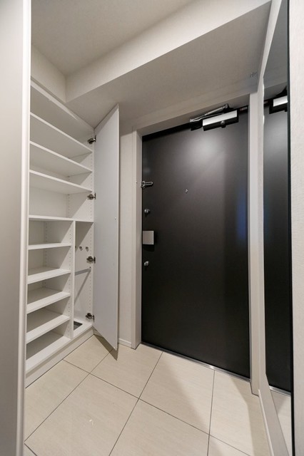 玄関　※写真は同タイプ住戸です。