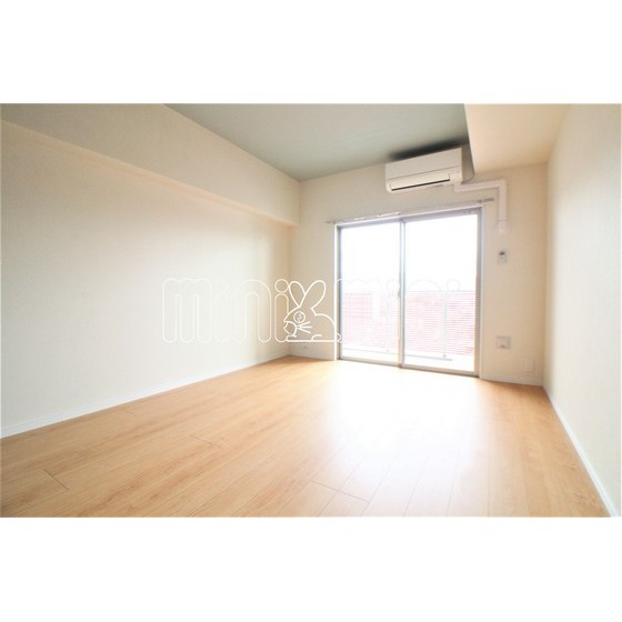 居室・リビング　洋室（５号室）