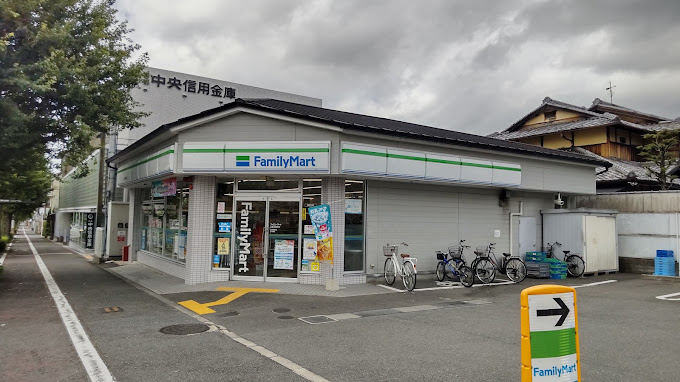 コンビニ　ファミリーマート 北野白梅町店（コンビニ）まで150m