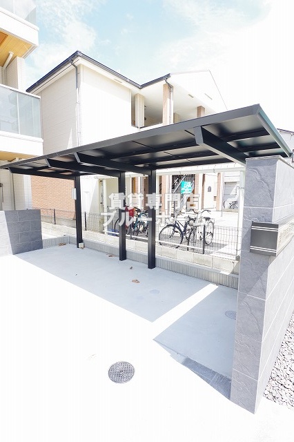 その他　屋根付き駐輪場！