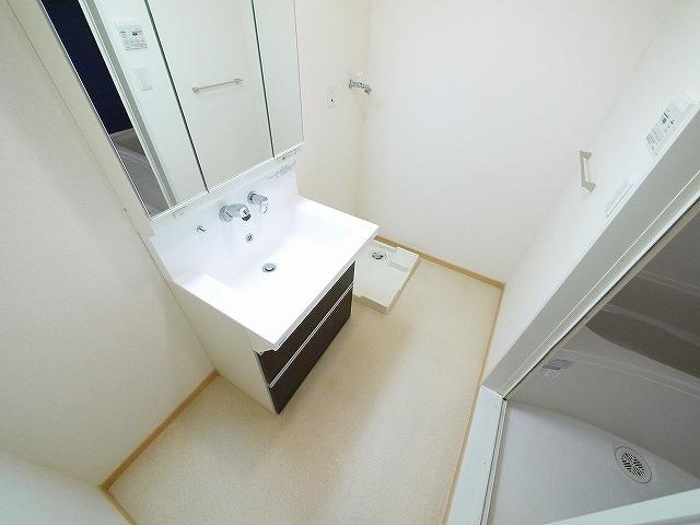 洗面設備　コンパクトで使いやすい洗面所