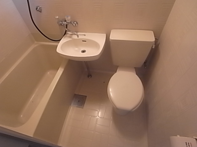 バス・シャワールーム　ユニットバスなら入浴ついでにお掃除できます